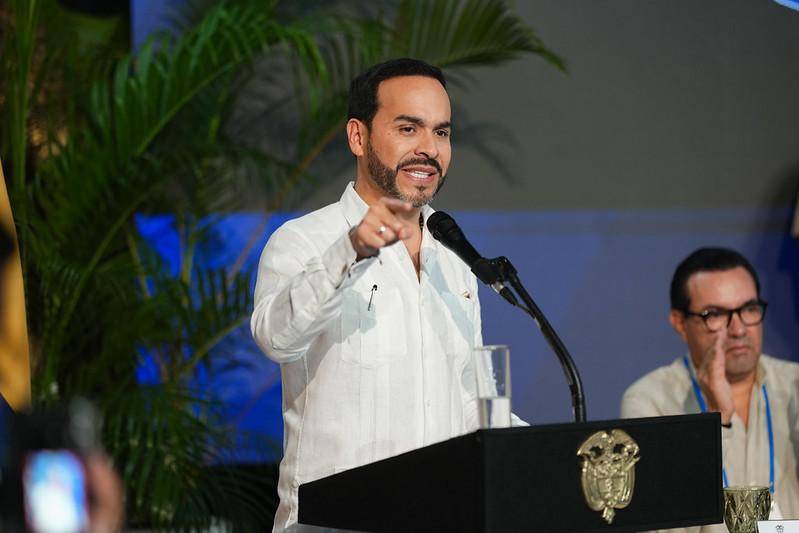 El presidente Abelardo De la Espriella advirtió a alcaldes y gobernadores, desde Mompox, que no permitirá en su Gobierno que los mandatarios regionales hagan contactos clandestinos con terroristas. Foto: Presidencia