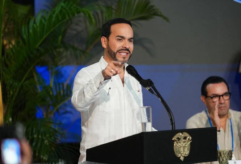 El presidente Abelardo De la Espriella advirtió a alcaldes y gobernadores, desde Mompox, que no permitirá en su Gobierno que los mandatarios regionales hagan contactos clandestinos con terroristas. Foto: Presidencia