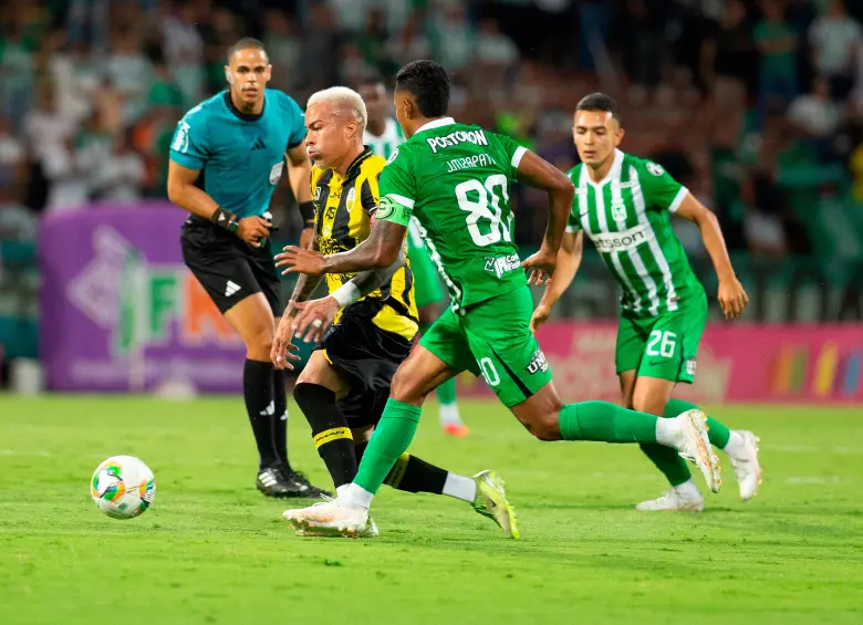 El arquero argentino Franco Armani, de 39 años, fue recibido por cerca de 20.000 personas que asistieron al Atanasio Girardot para ver el encuentro amistoso entre su club y Deportivo Táchira. FOTO camilo suárez 