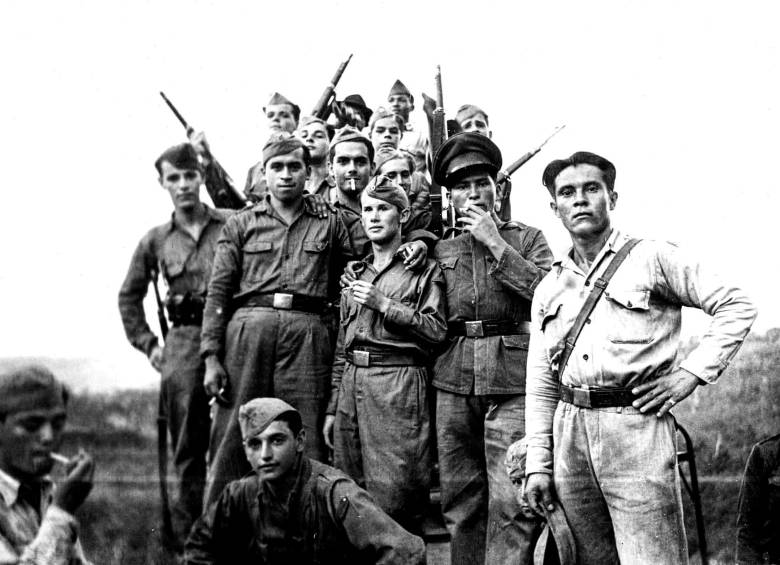 Esta es una de las fotos que Alicia le tomó al Batallón Colombia. FOTO Fondo Alicia Chamorro Biblioteca Nacional de Colombia.