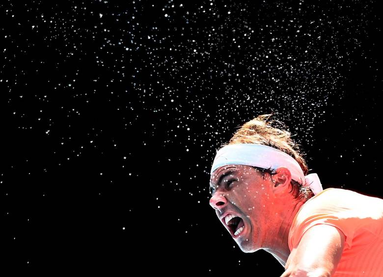 El esfuerzo de Nadal ante Fognini. Las finales del evento podrían quedarse sin público ante un posible confinamiento. FOTO efe