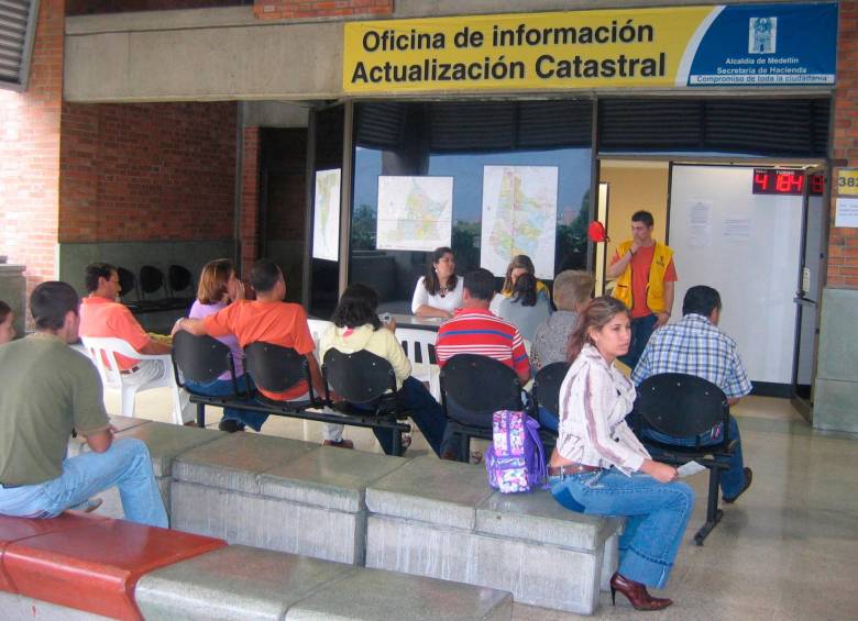 El director del Igac señaló que el manejo de los catastros en Medellín es uno de los mejores y quiere asistencia del municipio a otros territorios. FOTO carlos velásquez 