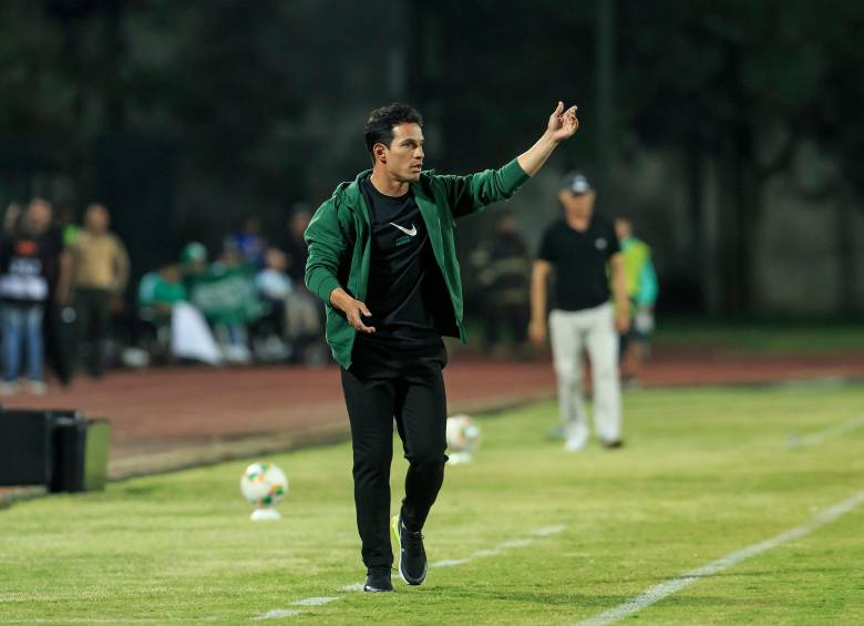 Diego Arias está en un momento coyuntural en el banco de Nacional. FOTO CAMILO SUÁREZ