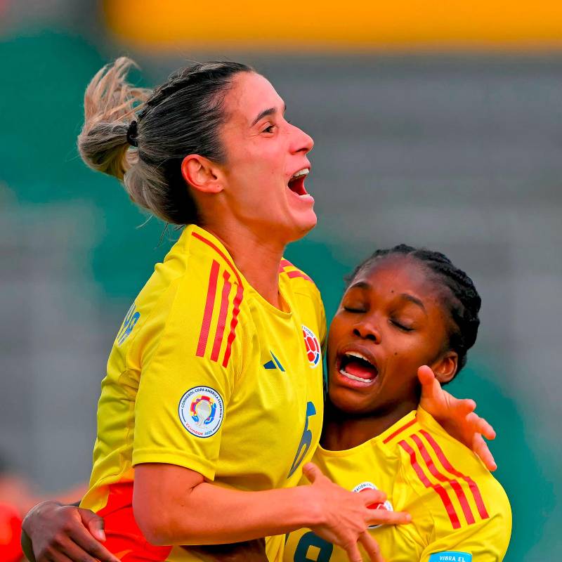 Daniela Montoya y Linda Caicedo, dos de las figuras de Colombia en la goleada frente a Bolivia. FOTO AFP