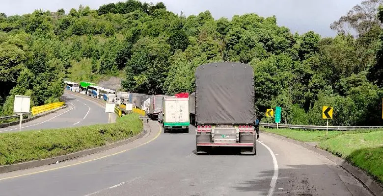 Las protestas tienen frenado al transporte de alimentos en varias zonas del país. FOTO cortesía Asoleche