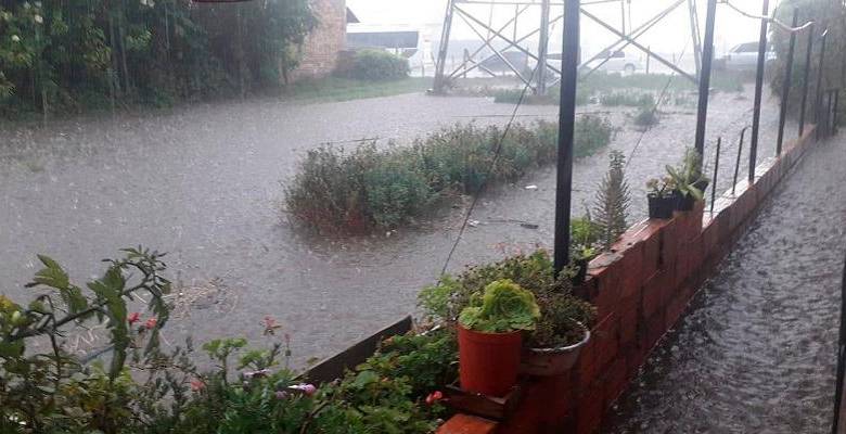 100 de los 116 municipios de Cundinamarca sufrieron afectaciones por inundaciones a viviendas y pérdidas de cultivos. En la imagen las lluvias y daños en Cota del fin de semana. FOTO Cortesía Gobernación de Cundinamarca.
