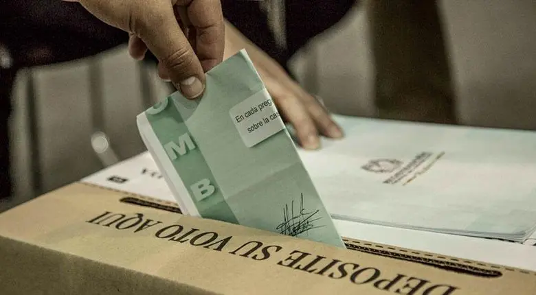 En las elecciones de los Consejos de Juventud, los partidos tradicionales concentraron más de la mitad de los votos, mientras la participación juvenil apenas superó el 12 %.