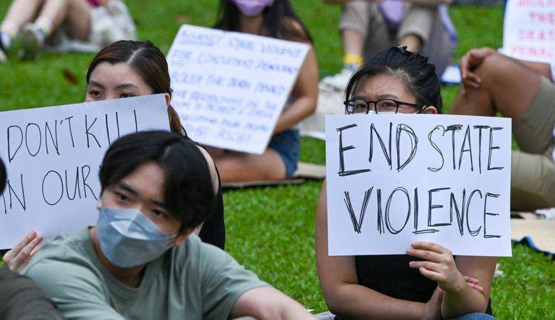 Activistas en Singapur contra la pena de muerte en el país. FOTO: Getty