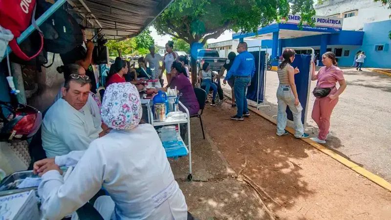 El Gobierno colombiano evalúa el envío de un hospital de campaña a Venezuela mientras equipos de rescate nacionales continúan operando en el estado de La Guaira. FOTO: GETTY