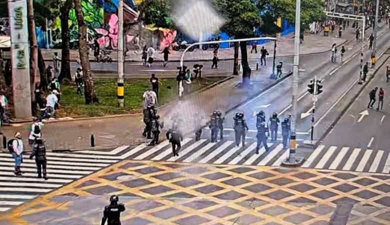 El Esmad se encuentra en la zona intentando restablecer el orden en la zona. Hay enfrentamientos con un grupo de manifestantes. FOTO: CORTESÍA ALCALDÍA DE MEDELLÍN