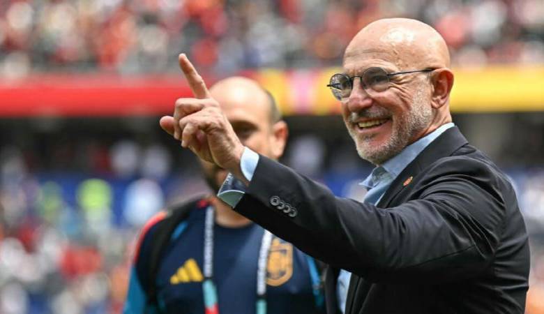Luis de la Fuente buscará su tercer título con la selección absoluta de España, luego de ganar la UEFA Nations League 2022-23 y la Eurocopa 2024. FOTO AFP