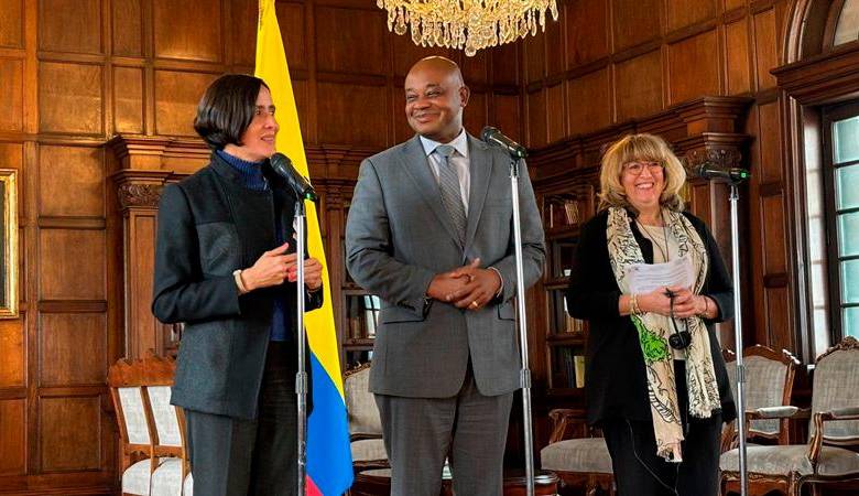 La ministra de Ambiente y Desarrollo Sostenible, Susana Muhamad; el ministro de Relaciones Exteriores de Colombia, Luis Gilberto Murillo; y la secretaria ejecutiva del Convenio sobre Diversidad Biológica, Astrid Schomaker. FOTO Cortesía Minambiente