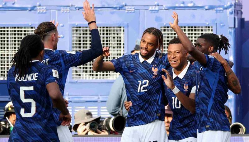 La selección de Francia, subcampeona del mundo, y una de las favoritas para el título en Norteamérica es una de las clasificadas a octavos de final, fase que arranca el sábado. FOTO TOMADA X@FIFAcom