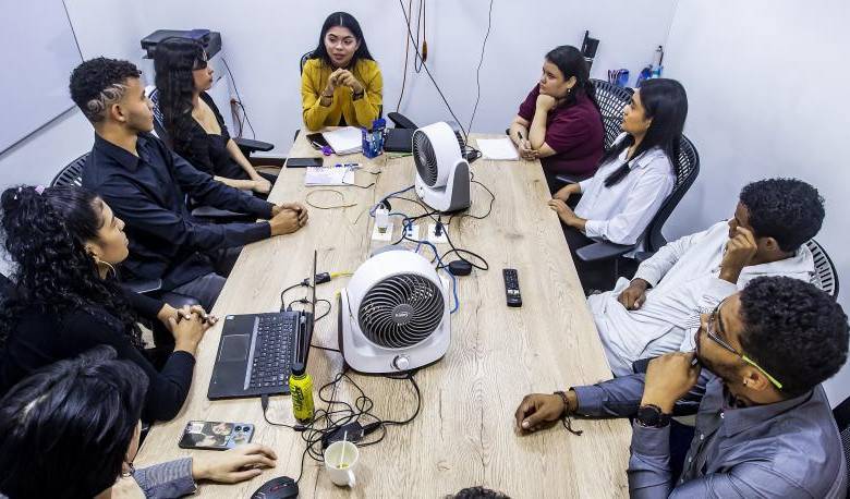 Este interés en Colombia se debe a que cada vez buscan más trabajos flexibles y a la ventaja de recibir pagos en dólares, lo que resulta bastante atractivo. FOTO Jaime Pérez