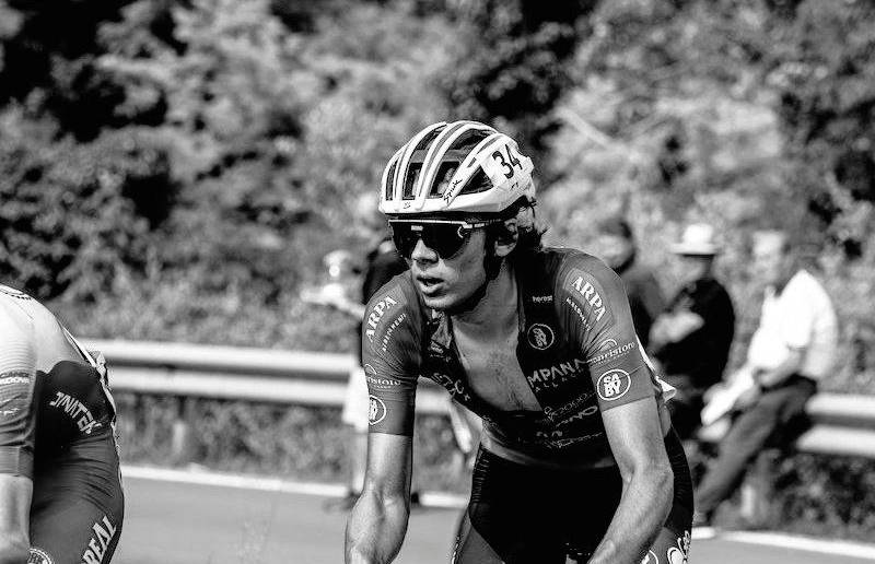  Jacopo Venzo, joven ciclista italiano de 17 años, falleció tras una caída ocurrida durante la primera etapa de la Junioren Rundfahrt en Austria. FOTO TWITTER @TuttoBICI