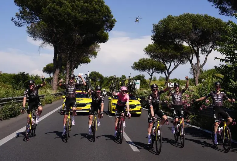 Jonas Vingegaard contó con un gran equipo que le ayudó a confirmar su favoritismo en el Giro de Italia. FOTO X-GIRO