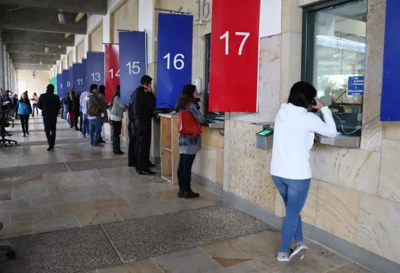 A partir de 2026, el trámite costará US$435 tras la aprobación de una nueva ley fiscal en EE. UU. que impone una tarifa adicional de integridad migratoria. Imagen, archivo EL COLOMBIANO.