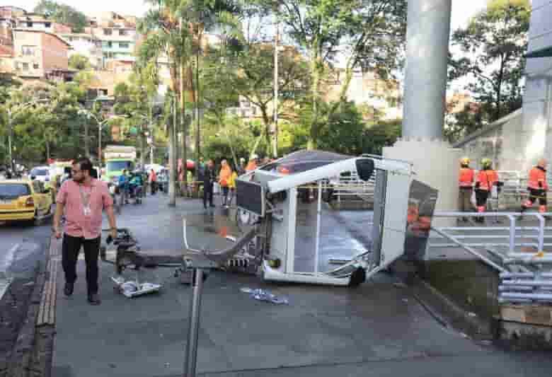 Las autoridades acordonaron el sitio del accidente en el metrocable mientras avanzan las investigaciones. FOTO: ESNEYDER GUTIÉRREZ