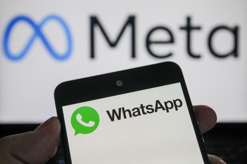 La aplicación de mensajería de Meta, con más de 2.000 millones de usuarios en el mundo, prepara la llegada de mensajes programados y videollamadas abiertas a personas sin cuenta en la plataforma. FOTO AFP