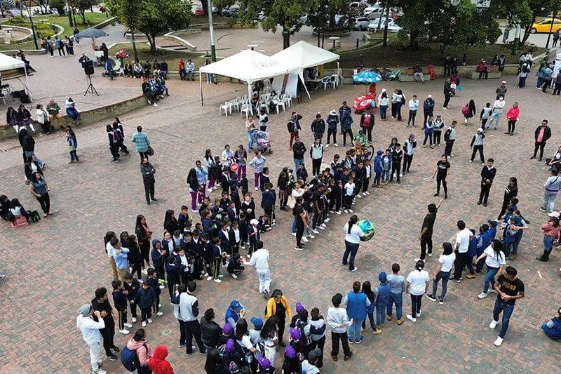 La Institución Educativa José Asunción Silva de Medellín y el Instituto de Ciencias Agroindustriales y del Medio Ambiente (ICAM) en Ubaté, Cundinamarca, son finalistas al premio de la mejor escuela del mundo en dos categorías. Imagen tomada de, T4 Education. 
