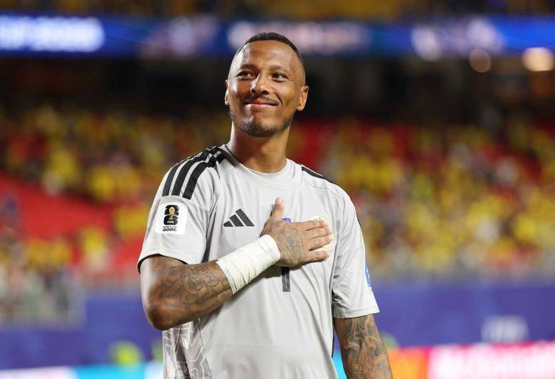 El arquero Eloy Victor Room de 37 años, se convirtió en el Jugador del Partido ante Ecuador, y sus atajadas entraron en la historia de los Mundiales. FOTO TOMADAX @FIFAcom