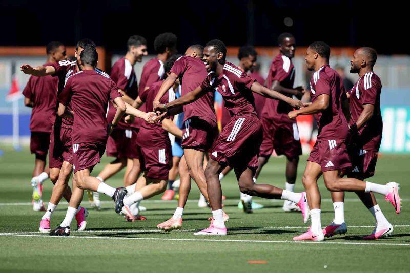 Catar debuta en el Mundial de Norteamérica ante Suiza, que es la favorita del Grupo B. Los cataríes llegan a su segunda cita mundialista tras ser anfitriones hace cuatro años. FOTO Getty