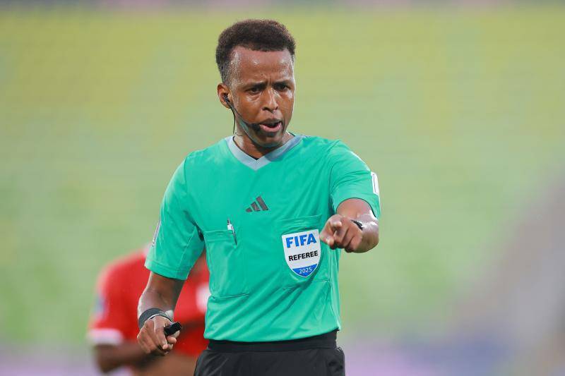 Omar Artan fue reconocido en el 2025 como el mejor árbitro de África. Foto: Getty Images