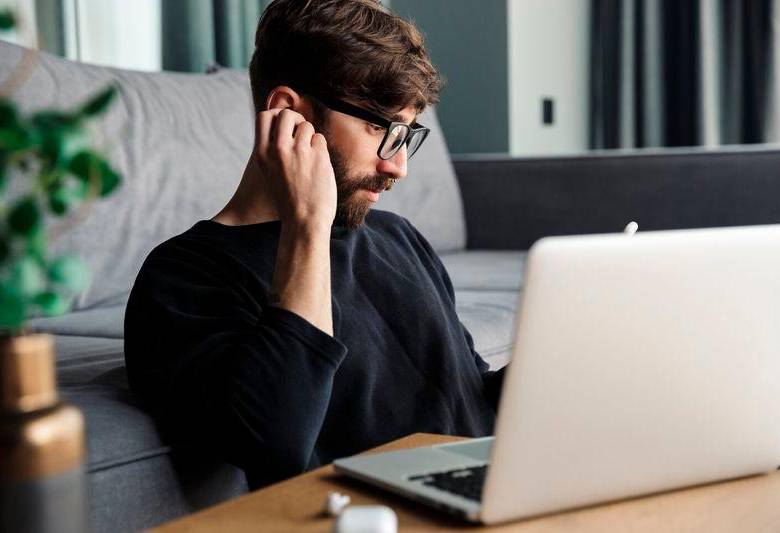 La flexibilidad laboral amplía el acceso a vacantes globales para profesionales especializados. FOTO: GETTY