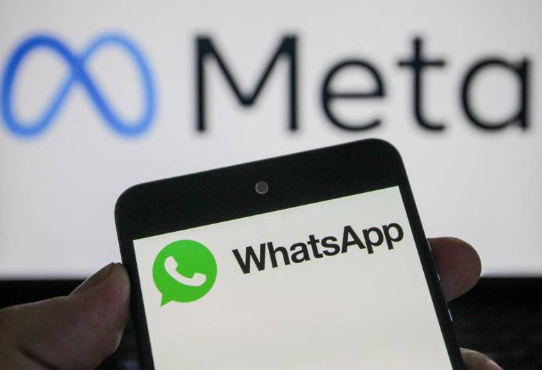 La aplicación de mensajería de Meta, con más de 2.000 millones de usuarios en el mundo, prepara la llegada de mensajes programados y videollamadas abiertas a personas sin cuenta en la plataforma. FOTO AFP