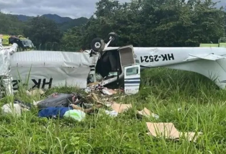 La avioneta se habría accidentado mientras despegaba, según comunicado de Aerocivil. Foto: redes sociales