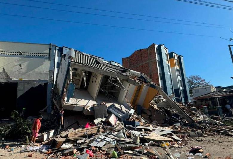 Así quedaron algunas de las edificaciones en Risaralda tras fuerte temblor en Colombia. FOTO: @MeDicenWally