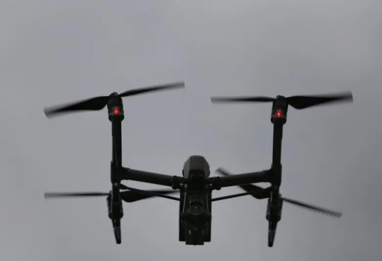 La Policía Nacional cuenta con 146 drones en el país para combatir el narcotráfico, ubicar y supervisar la erradicación de cultivos ilícitos, intervenir focos delictivos, atacar y desarticular organizaciones criminales y sus cabecillas y apoyar operaciones humanitarias. Foto: Colprensa-Sergio Acero