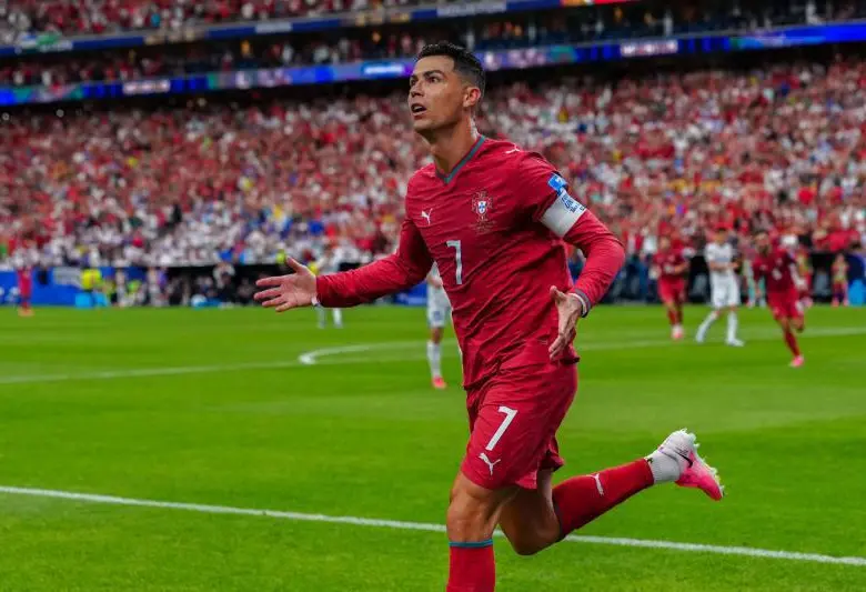 Cristiano Ronaldo, la gran figura de su equipo en el triunfo contra Uzbekistán. Foto: X-GETTY