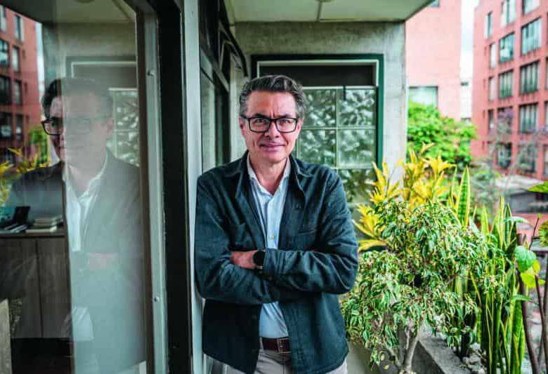 Alejandro Gaviria vuelve a los textos de análisis social y político con su más reciente libro Contra el fanatismo: ensayos de una Colombia posible (Ariel, 2026). FOTO Cortesía