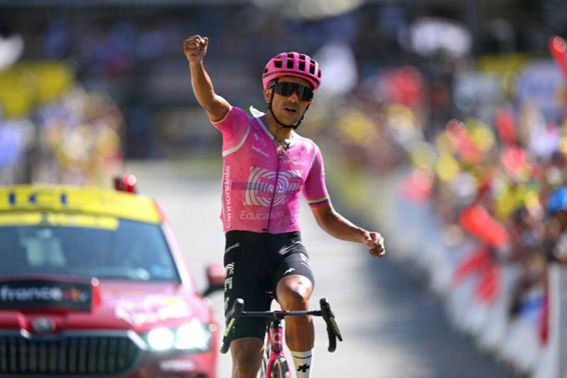 El ecuatoriano Richard Carapaz ganó la etapa 18 del Tour de Francia, aprovechando su condición de escalador se fugó y cruzó la meta en solitario. FOTO GETTY