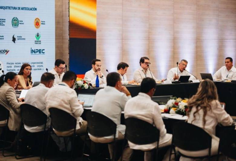 En Barranquilla fue la reunión entre el presidente electo y nueve alcaldes que tuvo como centro la seguridad. FOTO: @ABDELAESPRIELLA