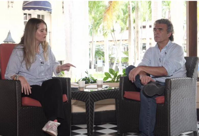 Paloma Valencia y Sergio Fajardo se están tomando un café en Barranquilla. Fotos: Captura video redes Sergio Fajardo