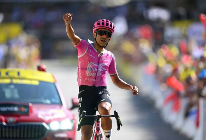 El ecuatoriano Richard Carapaz ganó la etapa 18 del Tour de Francia, aprovechando su condición de escalador se fugó y cruzó la meta en solitario. FOTO GETTY
