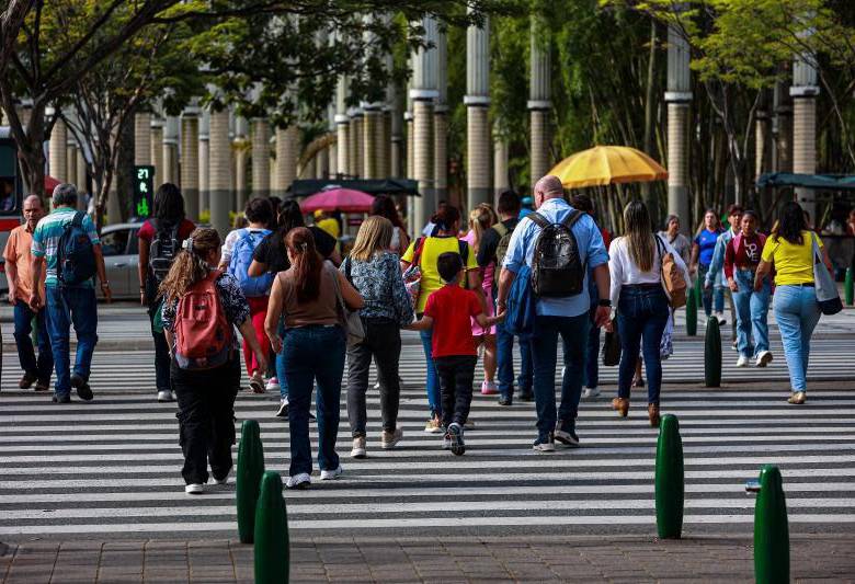 El estudio está realizado con datos recogidos en 20.445 encuestas en 32 ciudades. Se revelan “cómo viven, sienten y evalúan su calidad de vida más de 16 millones de colombianos”. Foto: Manuel Saldarriaga
