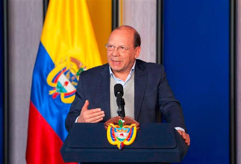 El ministro de Hacienda, Germán Ávila, dijo que la gasolina comenzará bajando $300. FOTO COLPRENSA