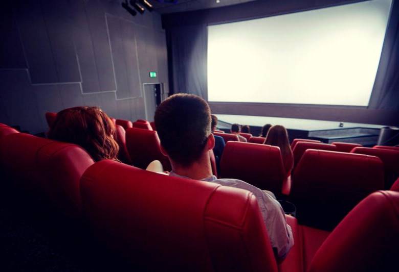 Mientras miramos películas cambiamos la forma de pensar con respecto a otras situaciones cotidianas, indica el estudio. FOTO Shutterstock