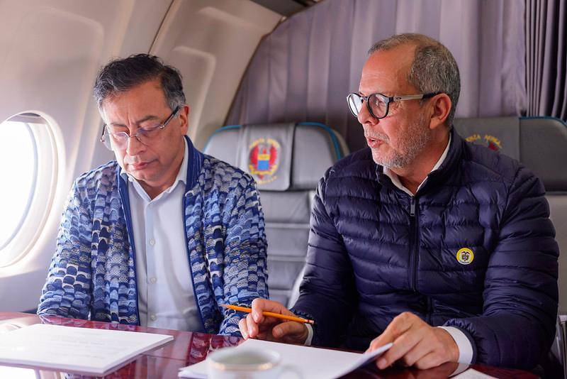 Fue Petro quien le encomendó directamente a Saade (derecha) que la contratación quedara en manos de la Imprenta y Portugal. La puja se zanjó con la salida de la ahora excanciller Laura Sarabia. FOTO: PRESIDENCIA