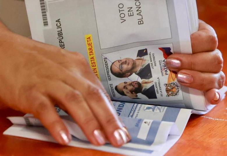 El escrutinio en el Valle de Aburrá antes le dio más votos a Abelardo de la Espriella de los que tenía en el preconteo, informó la Registraduría. FOTO: MANUEL SALDARRIAGA