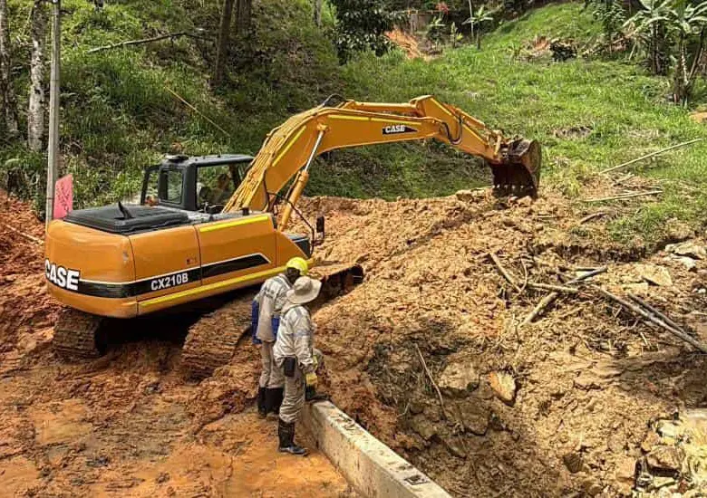 Desde la Alcaldía de Medellín vienen removiendo los deslizamientos en 120 puntos de las quebradas de Medellín. FOTO: CORTESÍA ALCALDÍA DE MEDELLÍN