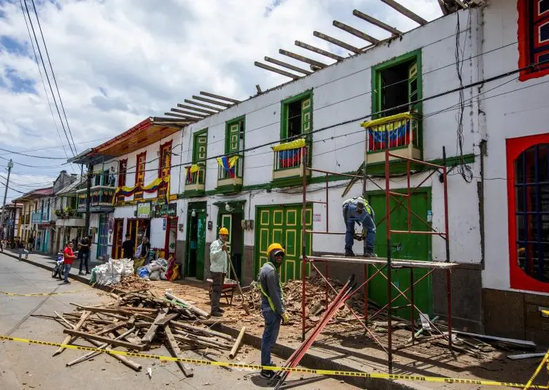 Una calle de Filandia, Quindío tras el terremoto del 10 de agosto. FOTO Julio César Herrera