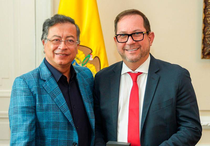 García (derecha) aseguró que le transmitió a Petro la necesidad también de desescalar el lenguaje de cara a afianzar una relación armónica entre Congreso y Gobierno. FOTO: PRESIDENCIA
