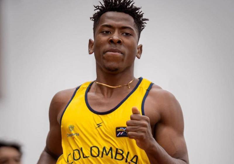 Déiner Guaitoto, de 19 años, hizo parte del relevo de Colombia que ganó oro (38,73) en Juegos Bolivarianos en Lima, Perú-2025. FOTO CORTESÍA