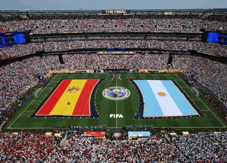 El rector del fútbol europeo y sus 55 selecciones afiliadas determinaron no participar en el próximo mundial si la Fifa sigue con el plan de permitir la inversión privada. FOTO GETTY