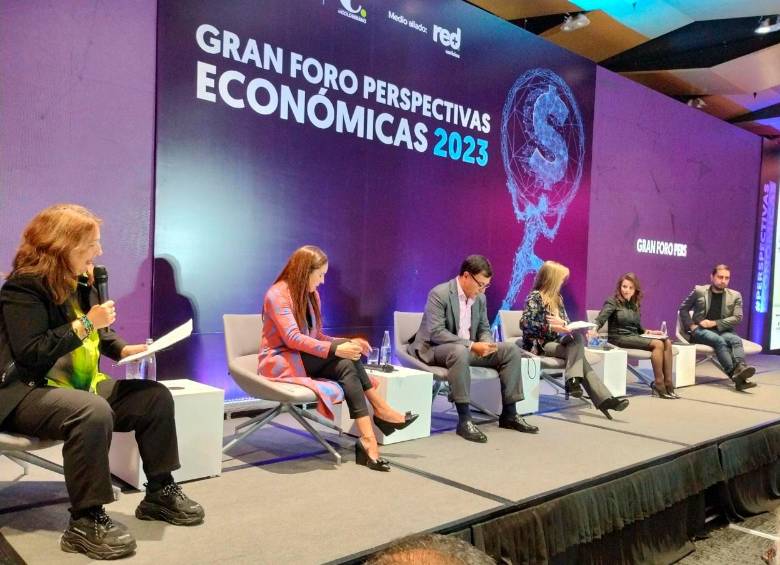 El panel sobre el sector gasífero fue moderado por Luz María Sierra, directora de EL COLOMBIANO.