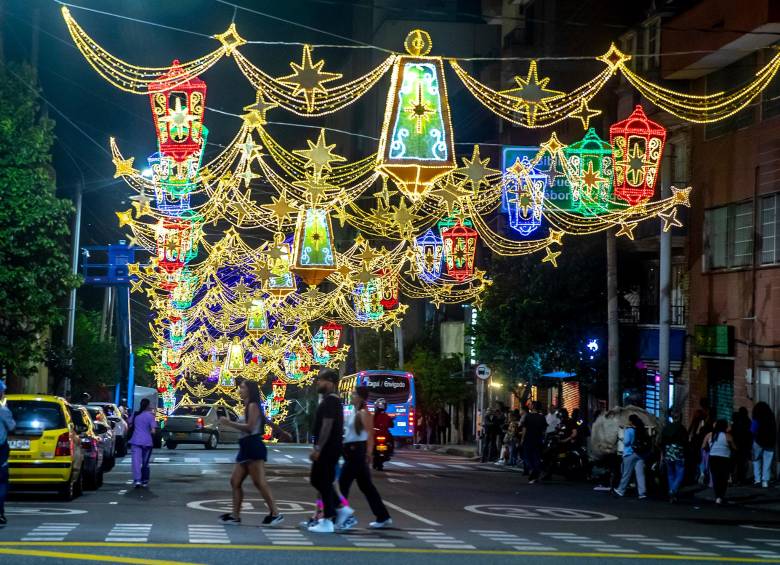 Las luces, que estarán disponibles para el disfrute de la comunidad hasta el 18 de enero de 2026, incluyen estructuras gigantes, pasajes temáticos, adornos tradicionales y atractivos visuales pensados para todas las edades. Foto: Juan Antonio Sánchez